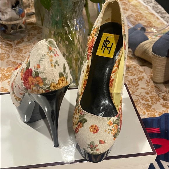 FRH Floral Print High Heel Pumps - Picture 1 of 6